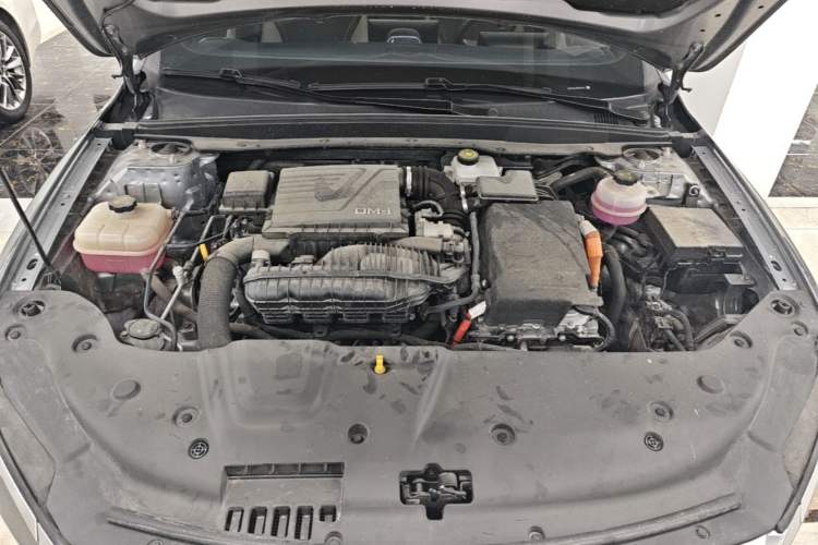 Used BYD Qin PLUS 2023 Champion Edition DM-i 120KM Leading Model Engine Bay