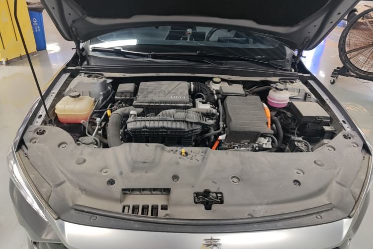 Used BYD Qin PLUS 2023 Champion Edition DM-i 120KM Beyond Model Engine Bay