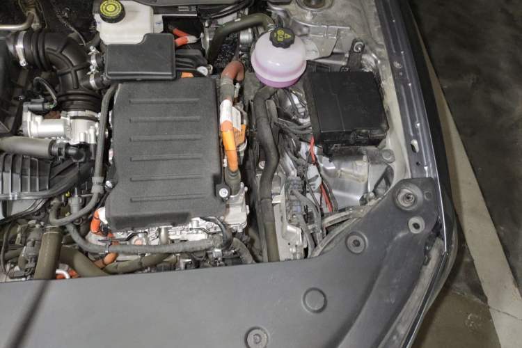 Used BYD Qin PLUS 2023 Champion Edition DM-i 120KM Beyond Model Engine Bay Left