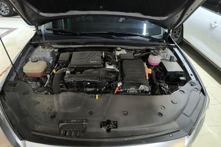 Used BYD Qin PLUS 2023 Champion Edition DM-i 120KM Beyond Model Engine Bay