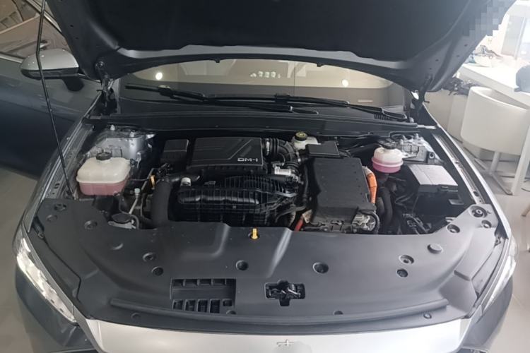 Used BYD Qin PLUS 2023 Champion Edition DM-i 120KM Beyond Model Engine Bay