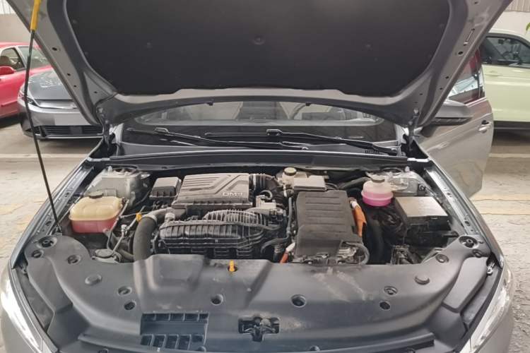 Used BYD Qin PLUS 2023 Champion Edition DM-i 120KM Leading Model Engine Bay