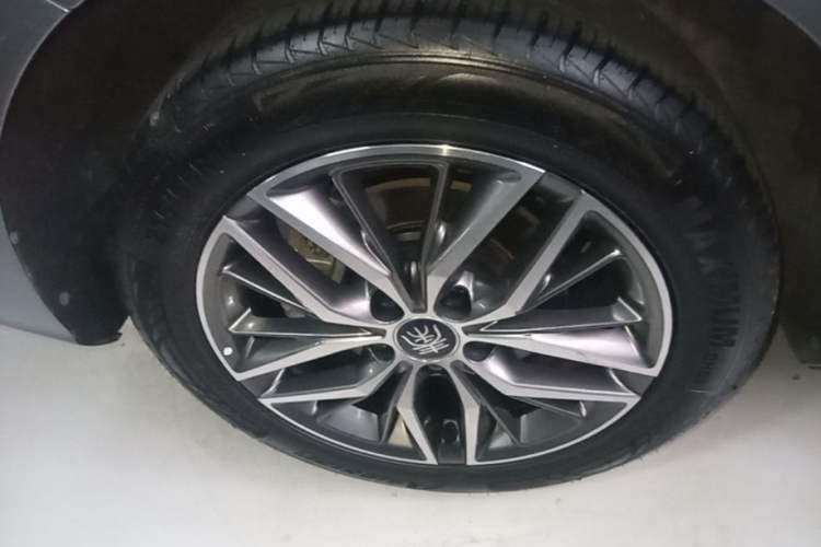 Used BYD Qin PLUS 2023 Champion Edition DM-i 55KM Superior Model Exterior 5