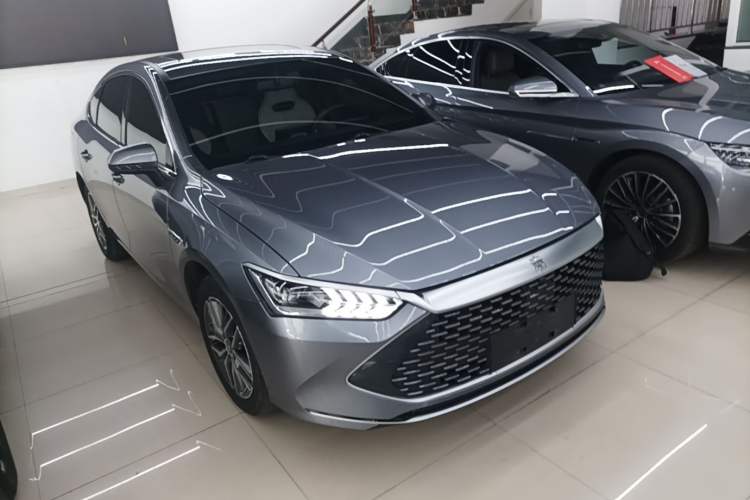 Used BYD Qin PLUS 2023 Champion Edition DM-i 120KM Leading Model Front Right 45 Deg