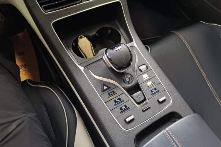Used BYD Qin PLUS 2023 Champion Edition DM-i 120KM Excellence Model Gear Lever