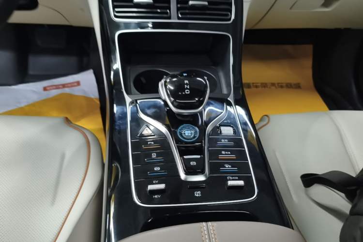 Used BYD Qin PLUS 2023 Champion Edition DM-i 120KM Leading Model Gear Lever
