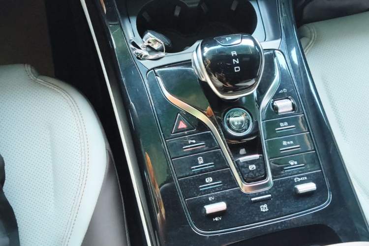Used BYD Qin PLUS 2023 Champion Edition DM-i 55KM Leading Model Gear Lever