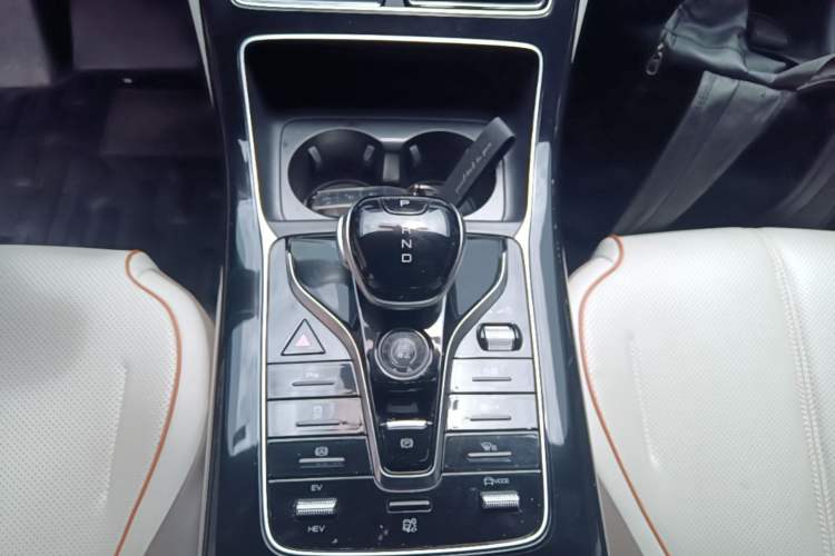 Used BYD Qin PLUS 2023 Champion Edition DM-i 55KM Superior Model Gear Lever