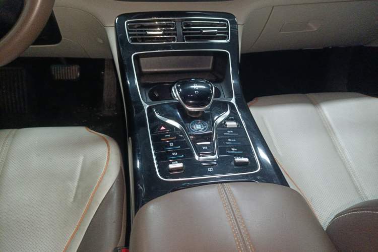 Used BYD Qin PLUS 2023 Champion Edition EV 420KM Leading Model Gear Lever