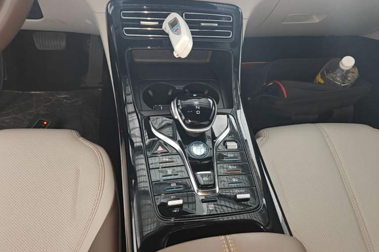 Used BYD Qin PLUS 2023 Champion Edition DM-i 55KM Leading Model Gear Lever
