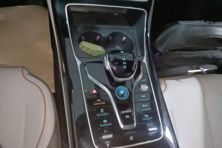 Used BYD Qin PLUS 2023 Champion Edition DM-i 55KM Superior Model Gear Lever