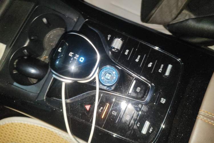 Used BYD Qin PLUS 2023 Champion Edition DM-i 55KM Leading Model Gear Lever