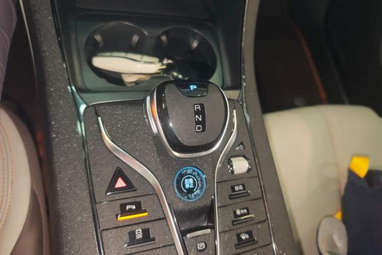 Used BYD Qin PLUS 2023 Champion Edition DM-i 55KM Leading Model Gear Lever
