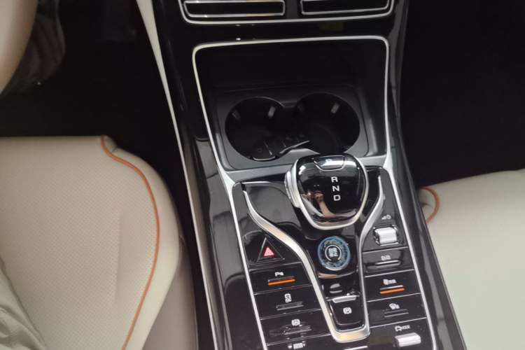Used BYD Qin PLUS 2023 Champion Edition EV 420KM Leading Model Gear Lever