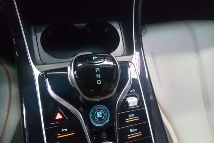 Used BYD Qin PLUS 2023 Champion Edition DM-i 55KM Superior Model Gear Lever