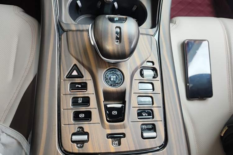 Used BYD Qin PLUS 2023 Champion Edition DM-i 55KM Leading Model Gear Lever