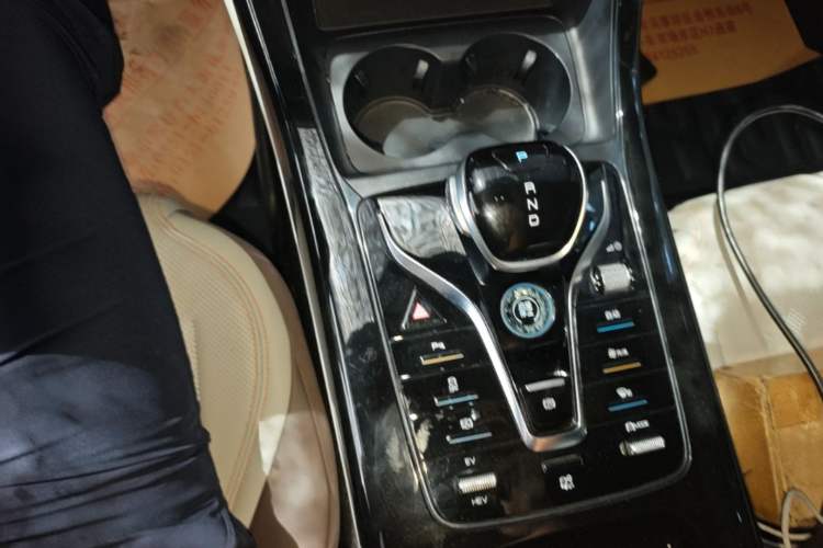 Used BYD Qin PLUS 2023 Champion Edition DM-i 55KM Leading Model Gear Lever