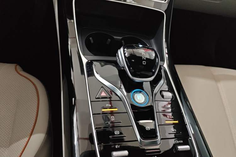 Used BYD Qin PLUS 2023 Champion Edition DM-i 55KM Superior Model Gear Lever