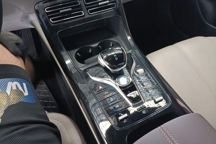 Used BYD Qin PLUS 2023 Champion Edition DM-i 55KM Leading Model Gear Lever