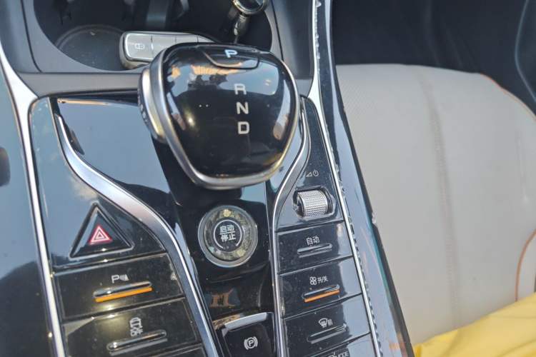 Used BYD Qin PLUS 2023 Champion Edition DM-i 120KM Beyond Model Gear Lever