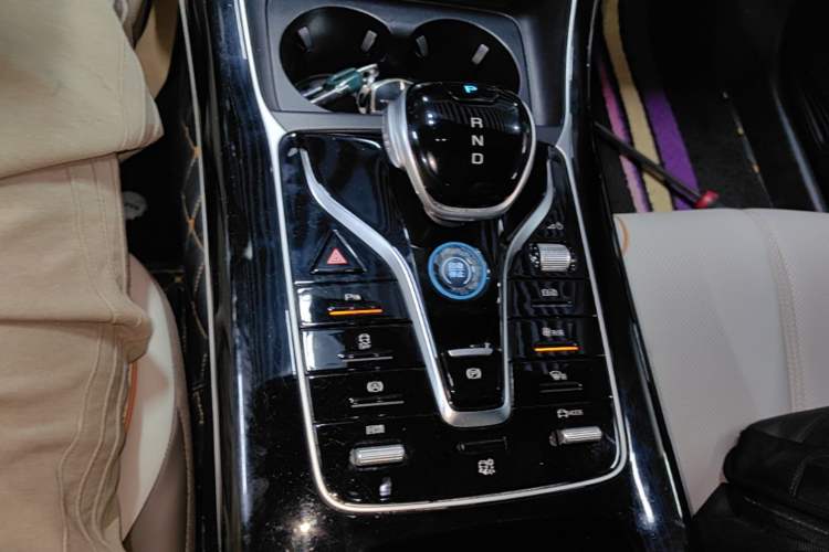 Used BYD Qin PLUS 2023 Champion Edition EV 420KM Superior Model Gear Lever