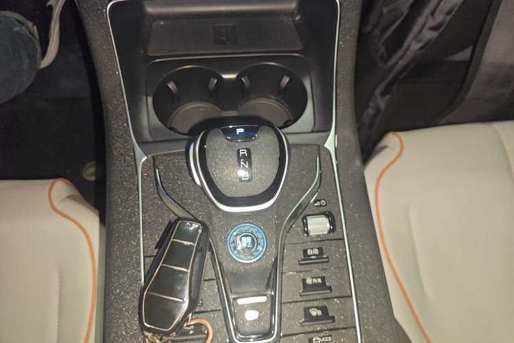 Used BYD Qin PLUS 2023 Champion Edition DM-i 120KM Beyond Model Gear Lever