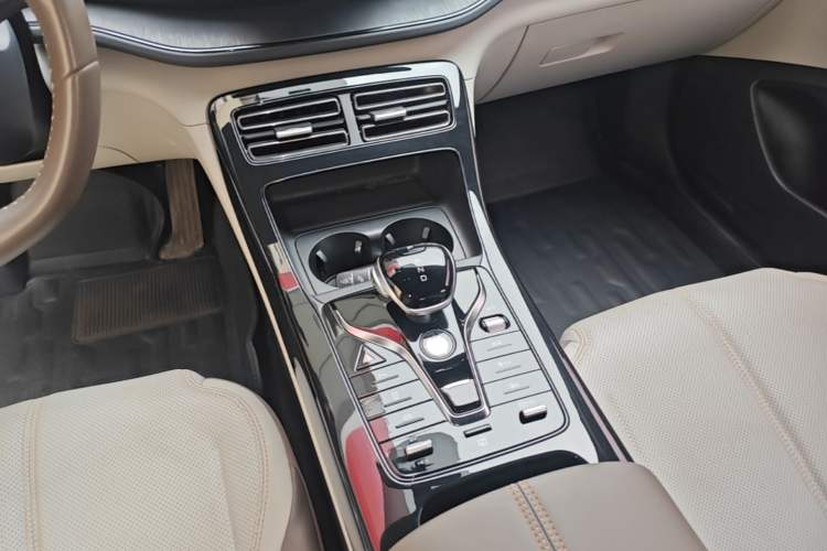 Used BYD Qin PLUS 2023 Champion Edition DM-i 55KM Leading Model Gear Lever
