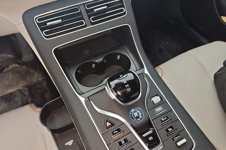 Used BYD Qin PLUS 2023 Champion Edition DM-i 120KM Leading Model Gear Lever