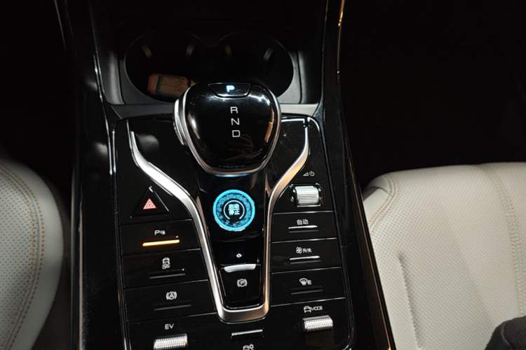 Used BYD Qin PLUS 2023 DM-i 120KM Navigation Excellence Model Gear Lever