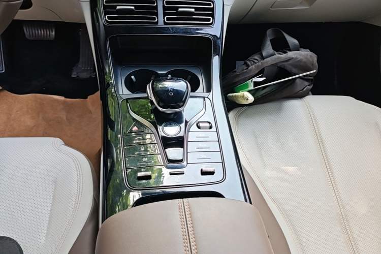 Used BYD Qin PLUS 2023 Champion Edition DM-i 55KM Leading Model Gear Lever