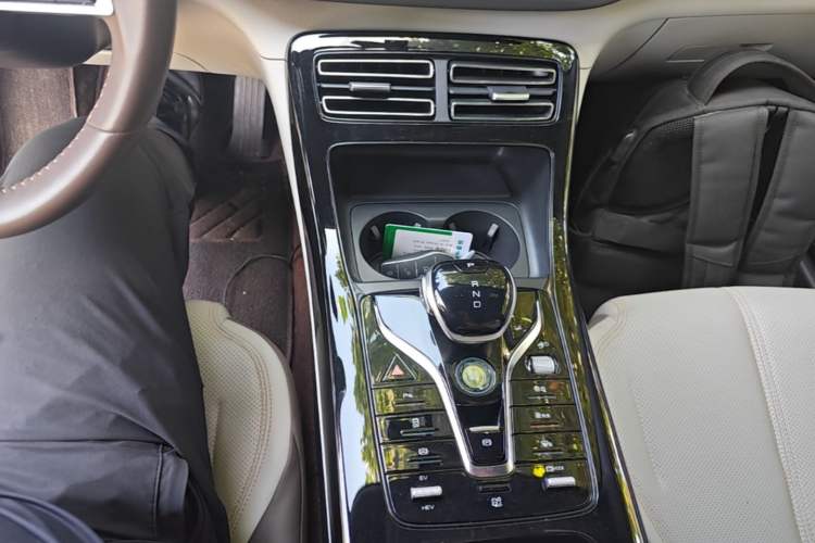 Used BYD Qin PLUS 2023 Champion Edition DM-i 55KM Leading Model Gear Lever
