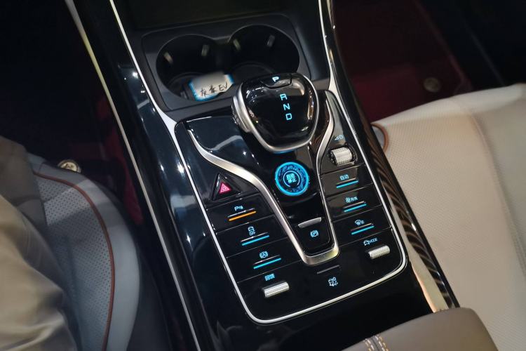 Used BYD Qin PLUS 2023 Champion Edition EV 510KM Leading Model Gear Lever