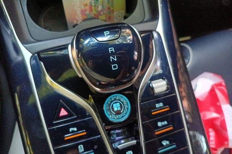 Used BYD Qin PLUS 2023 Champion Edition DM-i 120KM Beyond Model Gear Lever