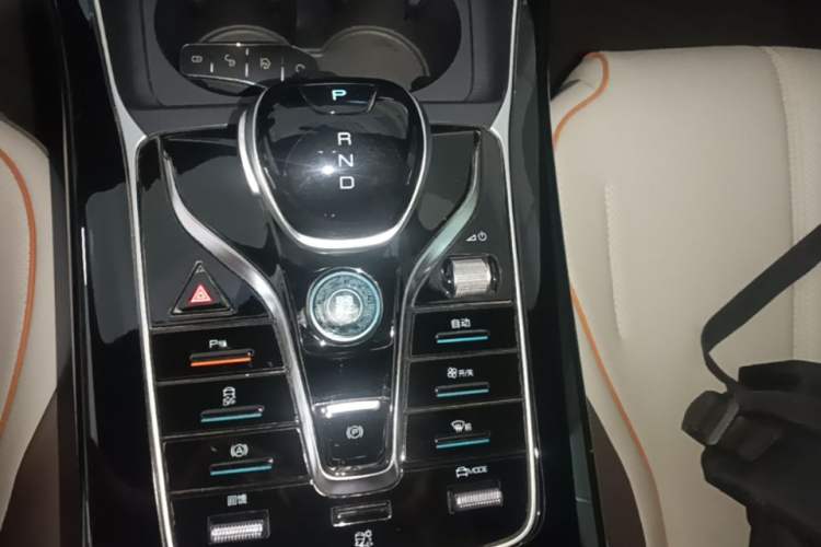 Used BYD Qin PLUS 2023 Champion Edition EV 420KM Superior Model Gear Lever