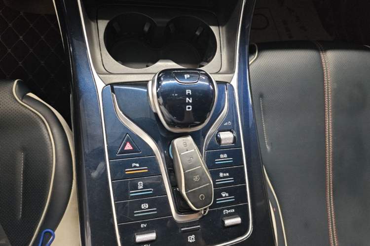 Used BYD Qin PLUS 2023 Champion Edition DM-i 120KM Leading Model Gear Lever