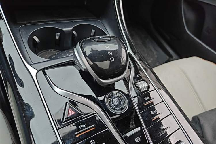 Used BYD Qin PLUS 2023 Champion Edition DM-i 55KM Superior Model Gear Lever