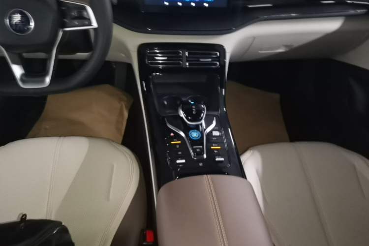Used BYD Qin PLUS 2023 Champion Edition DM-i 55KM Leading Model Gear Lever