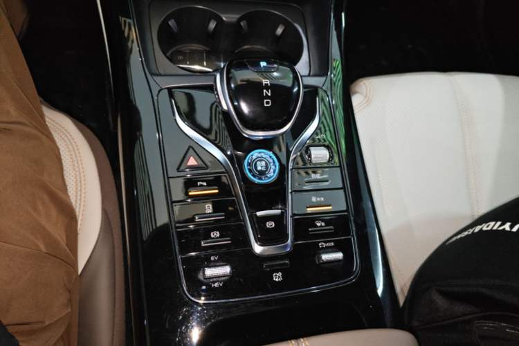 Used BYD Qin PLUS 2023 Champion Edition DM-i 55KM Leading Model Gear Lever