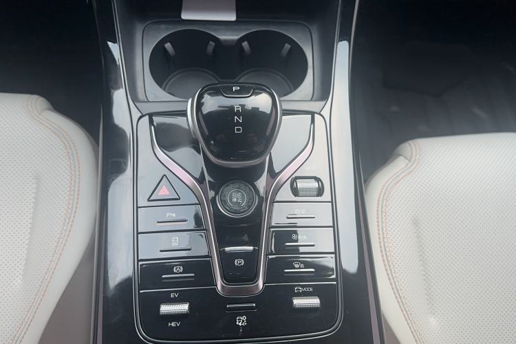 Used BYD Qin PLUS 2023 Champion Edition DM-i 55KM Leading Model Gear Lever