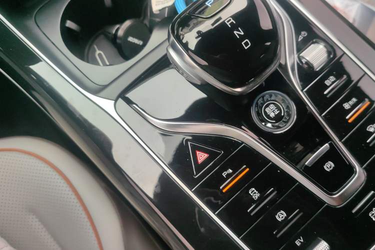 Used BYD Qin PLUS 2023 Champion Edition DM-i 120KM Leading Model Gear Lever