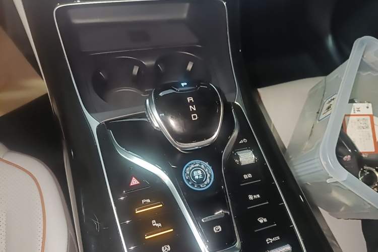Used BYD Qin PLUS 2023 Champion Edition DM-i 120KM Excellence Model Gear Lever