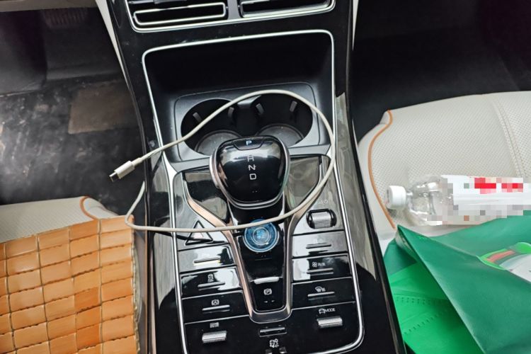 Used BYD Qin PLUS 2023 Champion Edition EV 420KM Leading Model Gear Lever