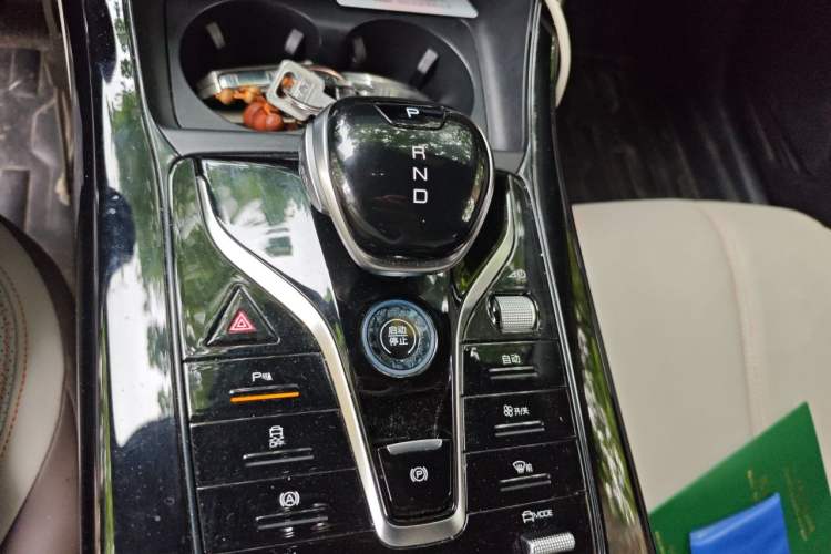 Used BYD Qin PLUS 2023 Champion Edition DM-i 55KM Leading Model Gear Lever