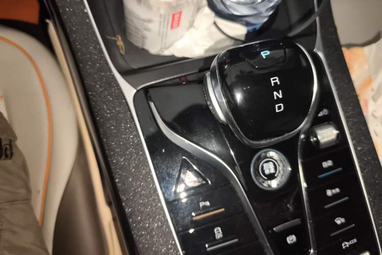 Used BYD Qin PLUS 2023 Champion Edition DM-i 120KM Leading Model Gear Lever
