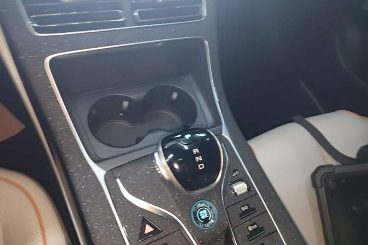 Used BYD Qin PLUS 2023 Champion Edition DM-i 120KM Excellence Model Gear Lever