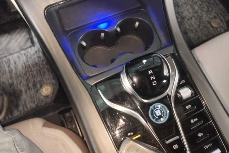 Used BYD Qin PLUS 2023 Champion Edition DM-i 55KM Leading Model Gear Lever