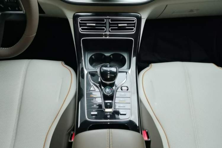 Used BYD Qin PLUS 2023 Champion Edition DM-i 120KM Leading Model Gear Lever