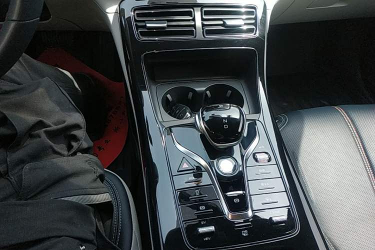 Used BYD Qin PLUS 2023 Champion Edition DM-i 55KM Leading Model Gear Lever