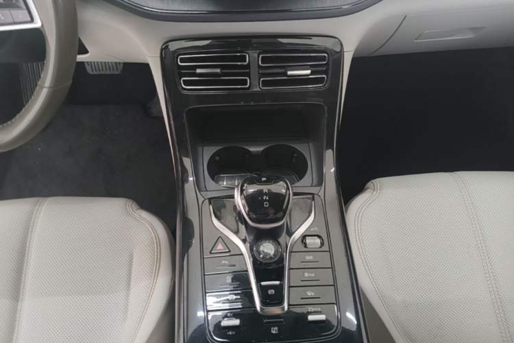 Used BYD Qin PLUS 2023 Champion Edition DM-i 55KM Leading Model Gear Lever