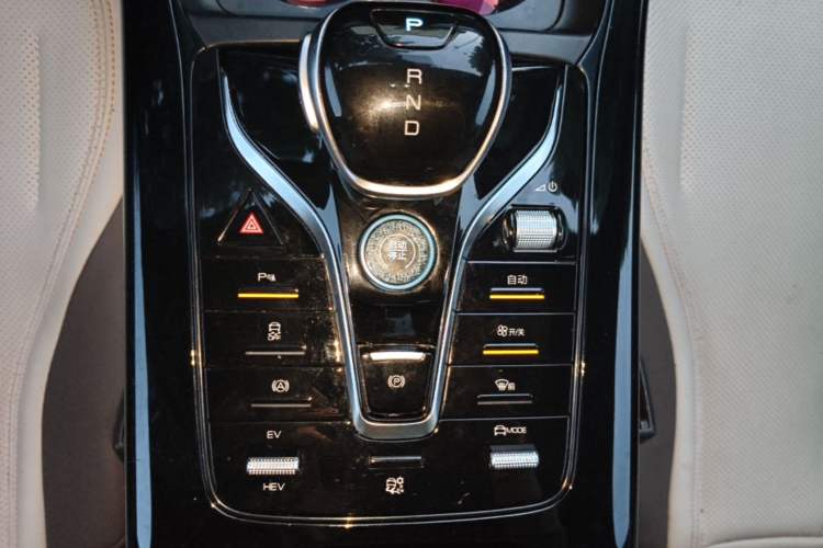 Used BYD Qin PLUS 2023 Champion Edition DM-i 55KM Leading Model Gear Lever